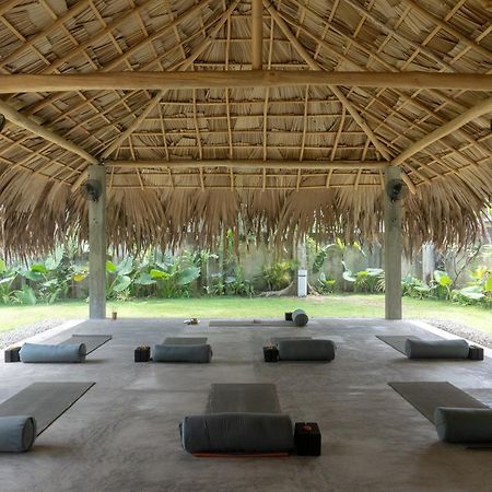 Апартаменти Lotus Surf And Wellness Аханґама Екстер'єр фото